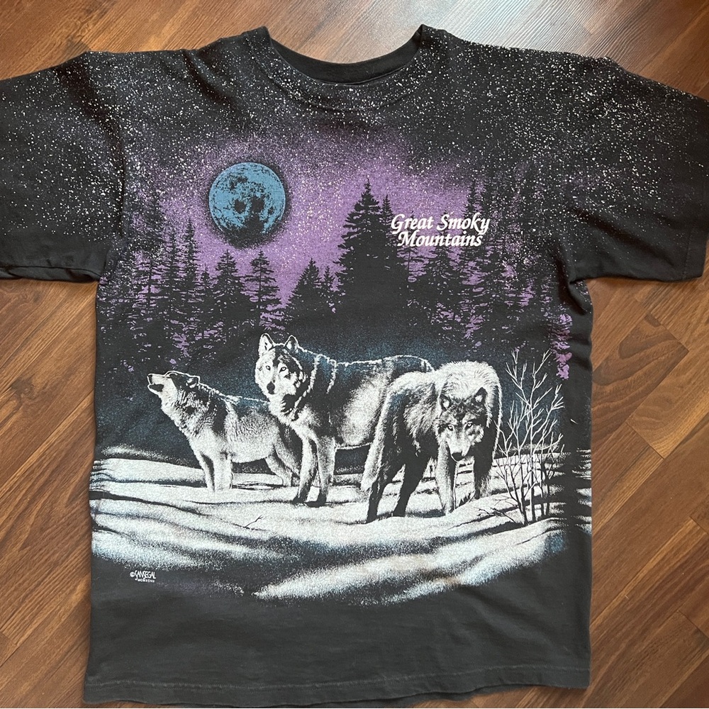 Wolf T-shirt size Large